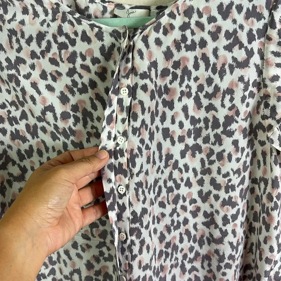 Joie “Iva” 100% Silk Leopard Print Blouse cheetah animal print short sleeve sz L - Picture 7 of 12